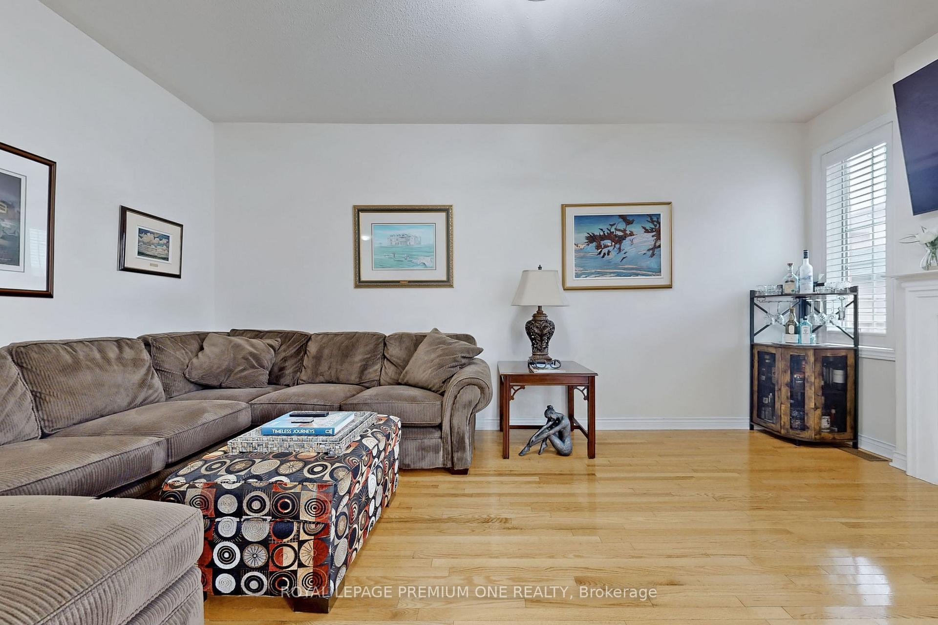 Photo 16 of 132 Cormorant Crescent S, Vaughan, Vellore Village — HOMEH