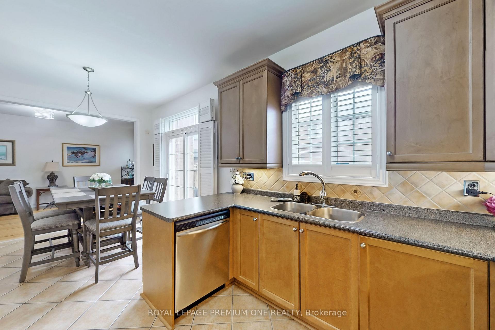 Photo 19 of 132 Cormorant Crescent S, Vaughan, Vellore Village — HOMEH