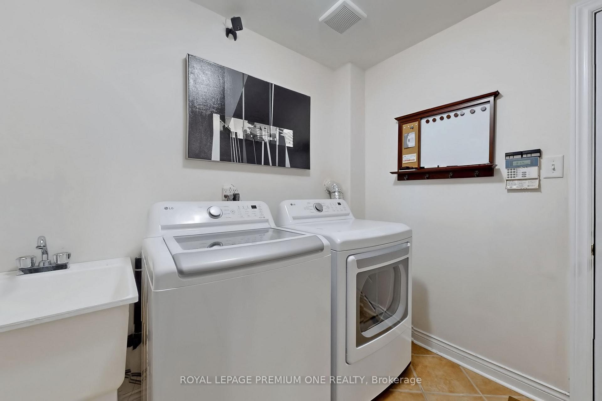 Photo 27 of 132 Cormorant Crescent S, Vaughan, Vellore Village — HOMEH