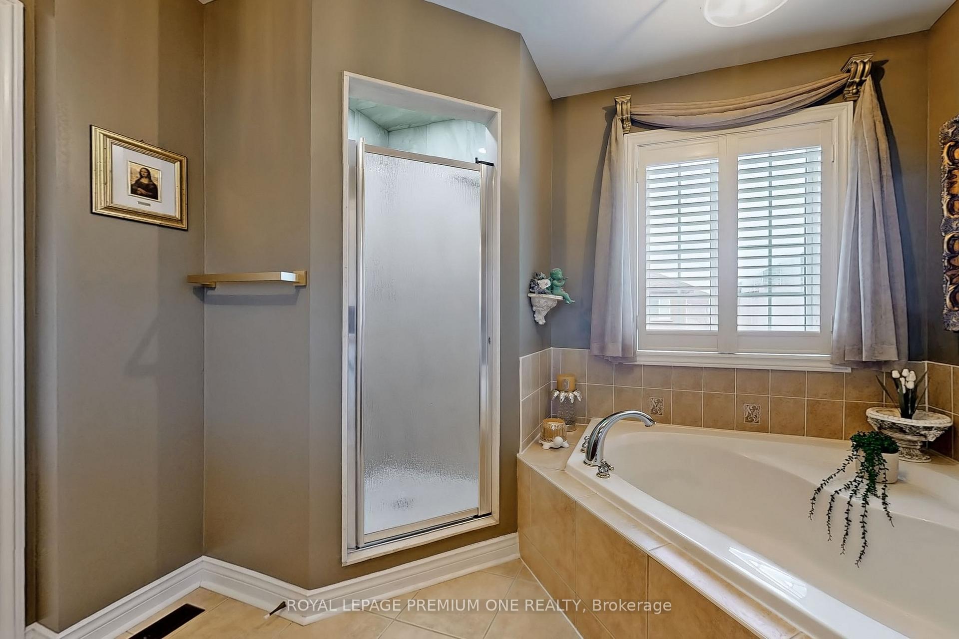 Photo 34 of 132 Cormorant Crescent S, Vaughan, Vellore Village — HOMEH