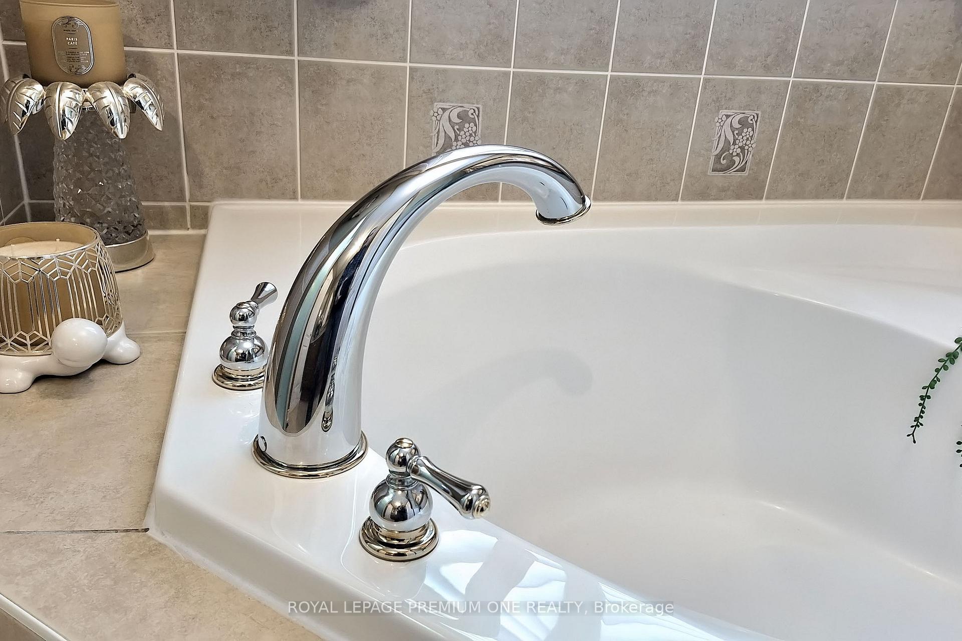 Photo 35 of 132 Cormorant Crescent S, Vaughan, Vellore Village — HOMEH