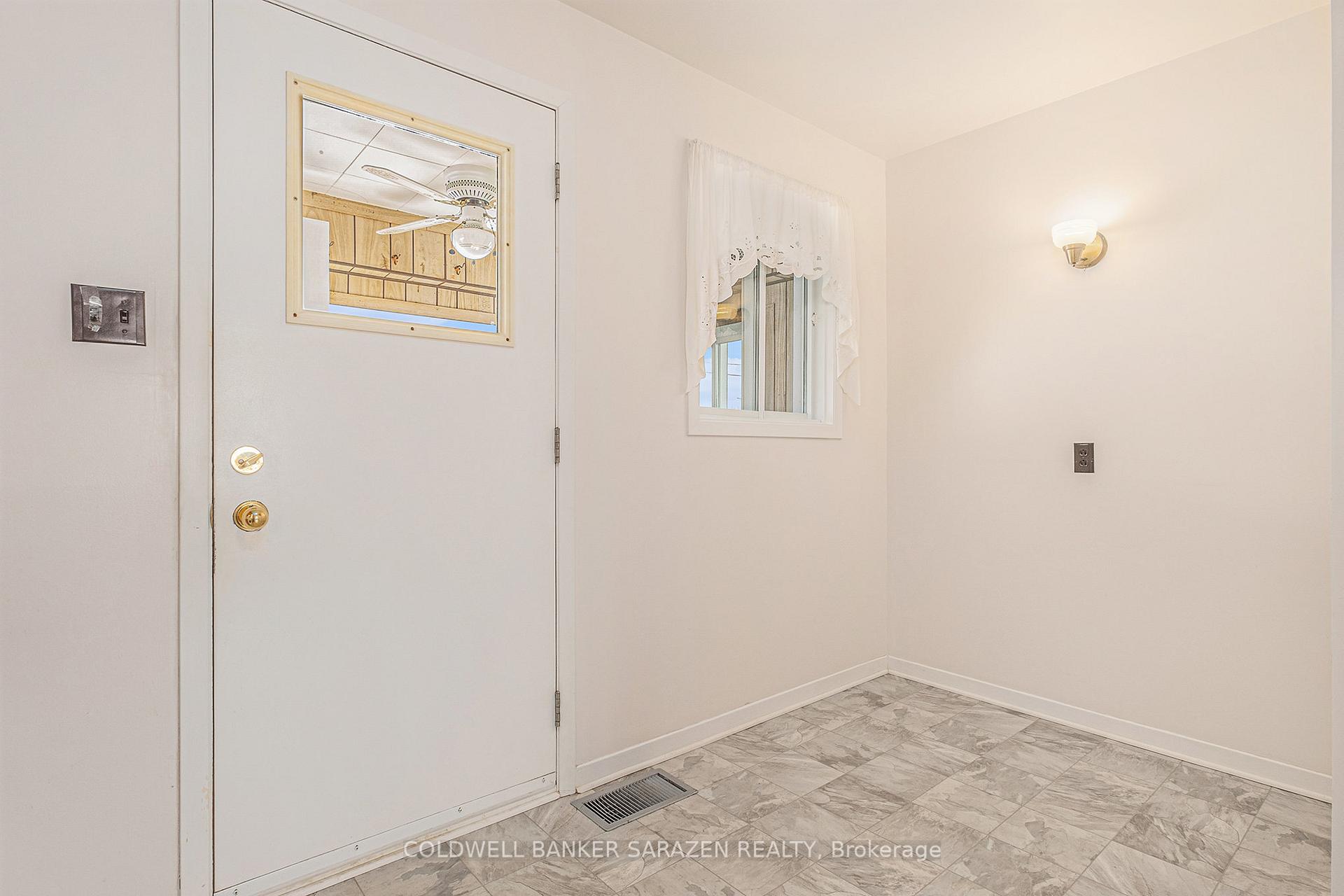 Photo 3 of 61 Third Avenue, Arnprior — HOMEH