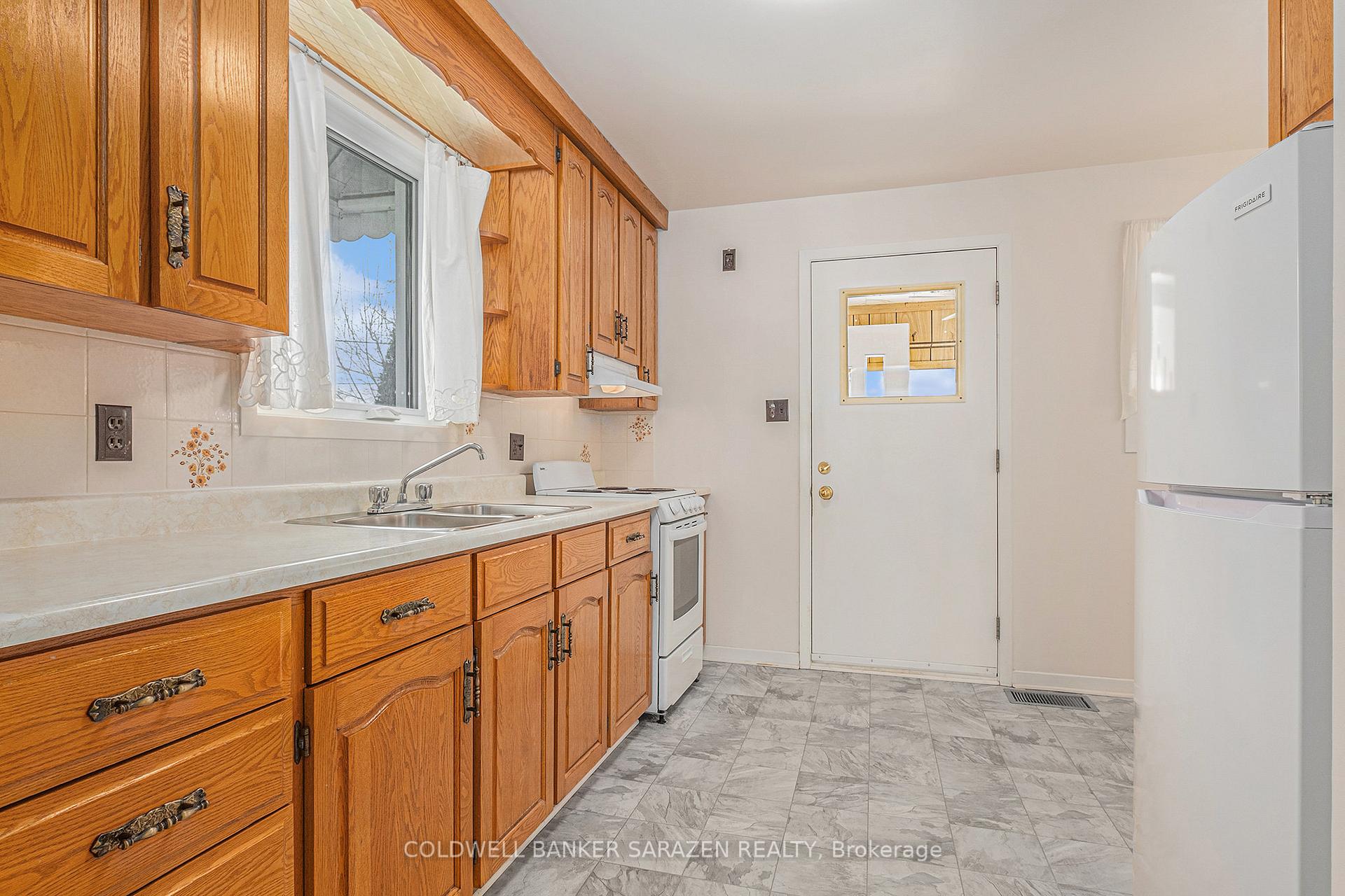 Photo 7 of 61 Third Avenue, Arnprior — HOMEH