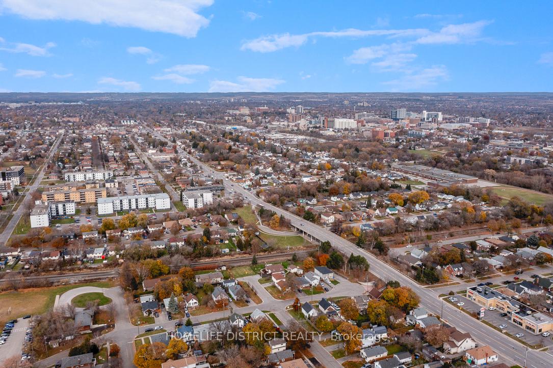 Photo 11 of 524 Cromwell Avenue, Oshawa, Vanier — HOMEH