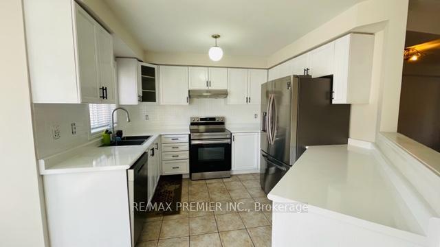 Photo 2 of 33 Windward Crescent, Vaughan, Vellore Village — HOMEH