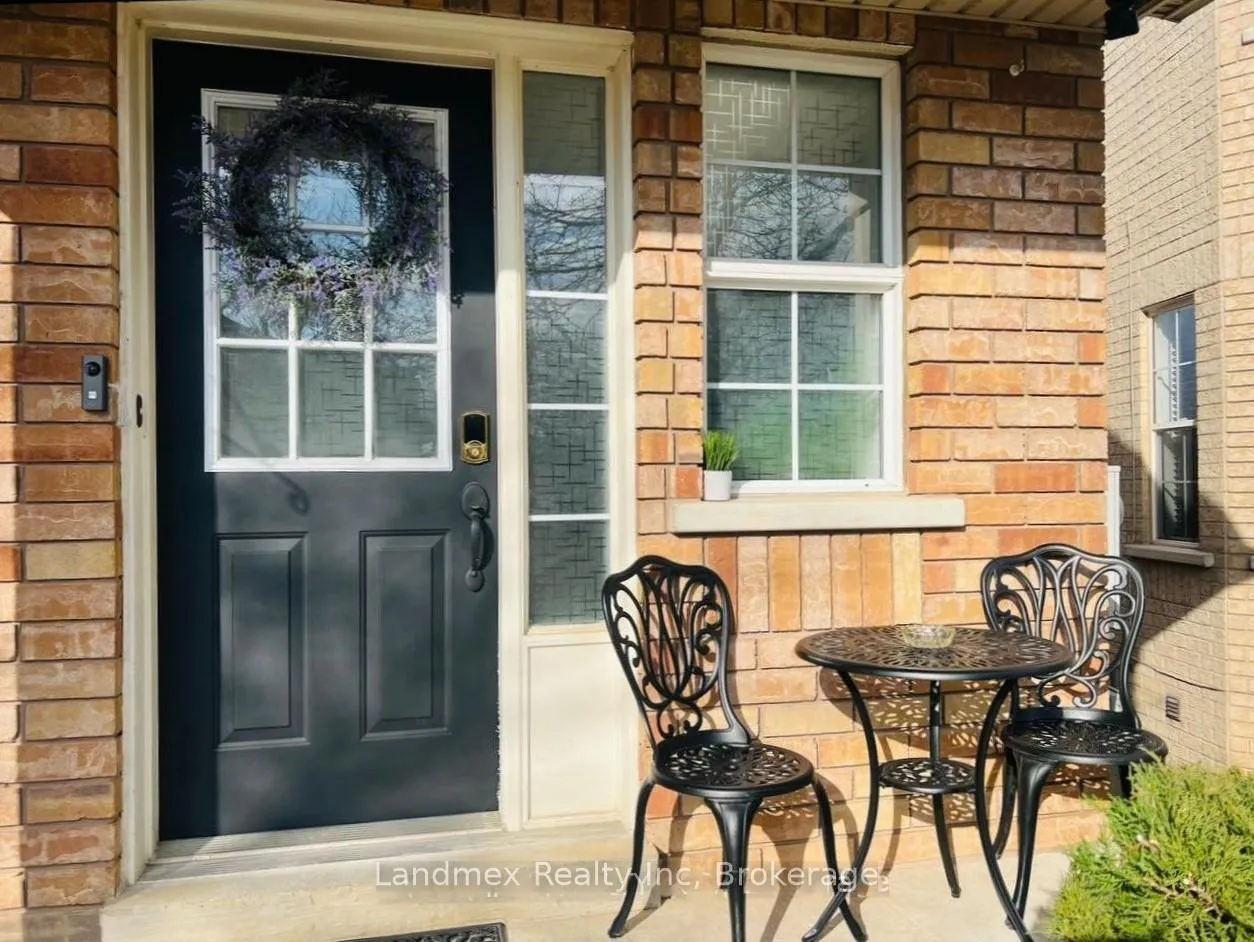 Photo 2 of 50 Charleswood Circle, Brampton, Fletcher's Meadow — HOMEH