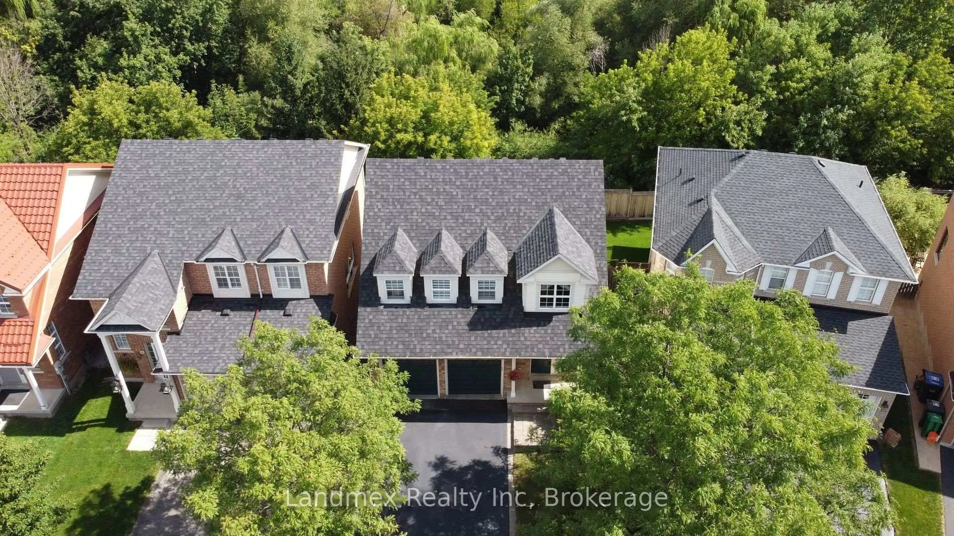 Photo 3 of 50 Charleswood Circle, Brampton, Fletcher's Meadow — HOMEH