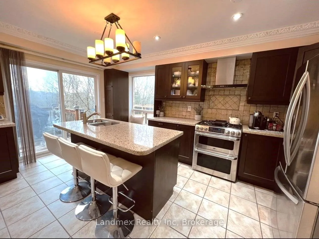 Photo 5 of 50 Charleswood Circle, Brampton, Fletcher's Meadow — HOMEH