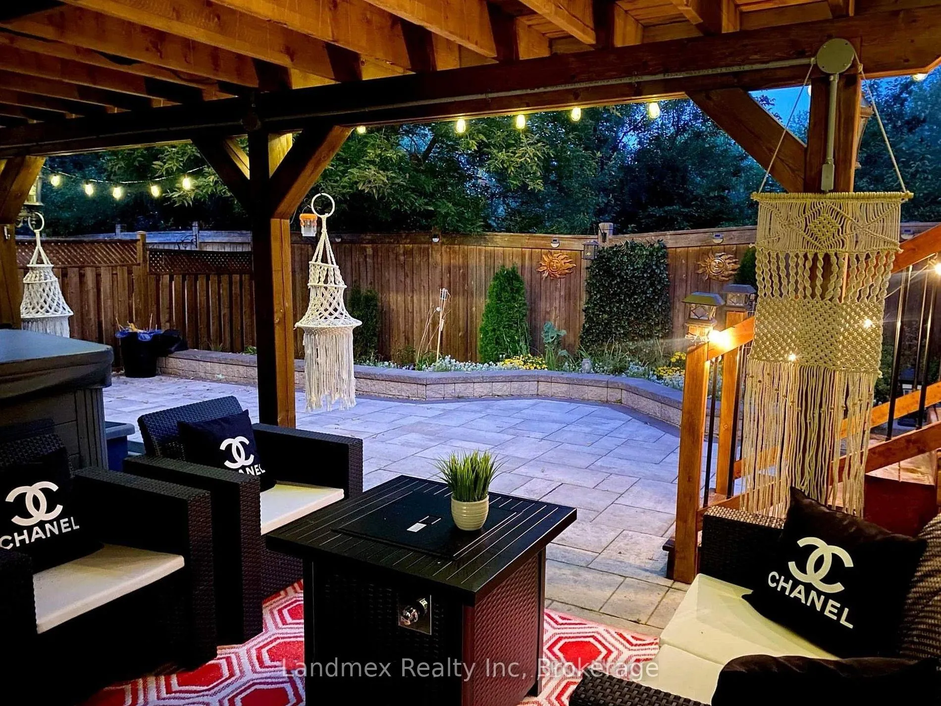 Photo 11 of 50 Charleswood Circle, Brampton, Fletcher's Meadow — HOMEH