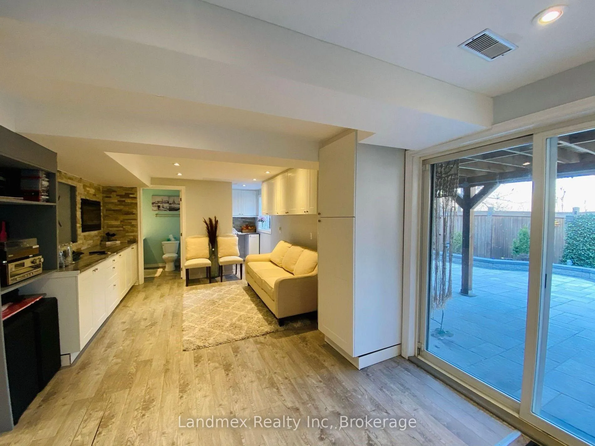 Photo 14 of 50 Charleswood Circle, Brampton, Fletcher's Meadow — HOMEH