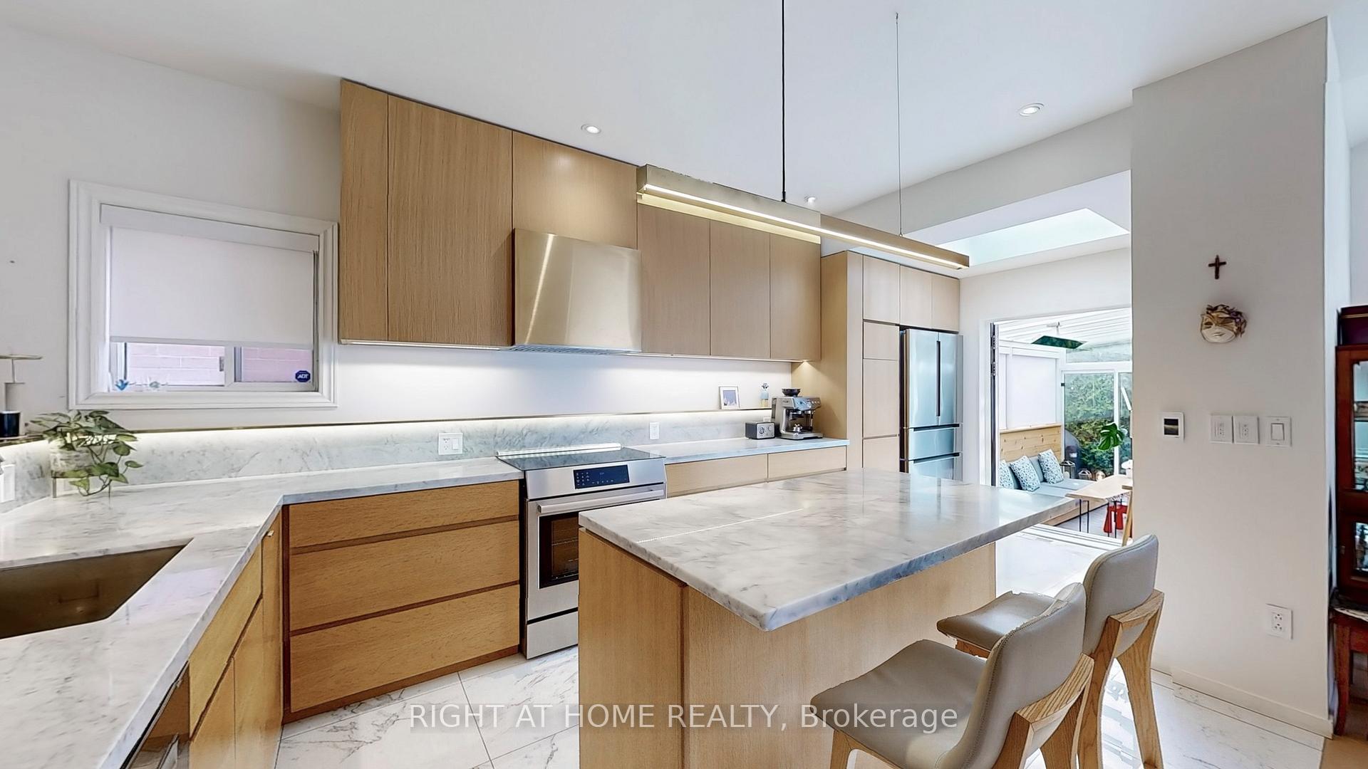 Photo 10 of 12 Signet Way, Vaughan, Vellore Village — HOMEH