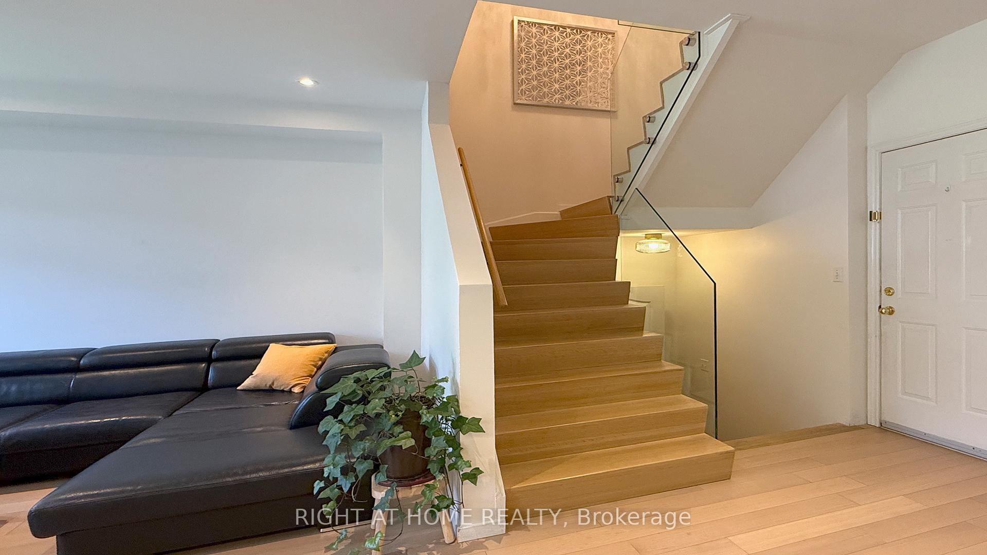 Photo 22 of 12 Signet Way, Vaughan, Vellore Village — HOMEH