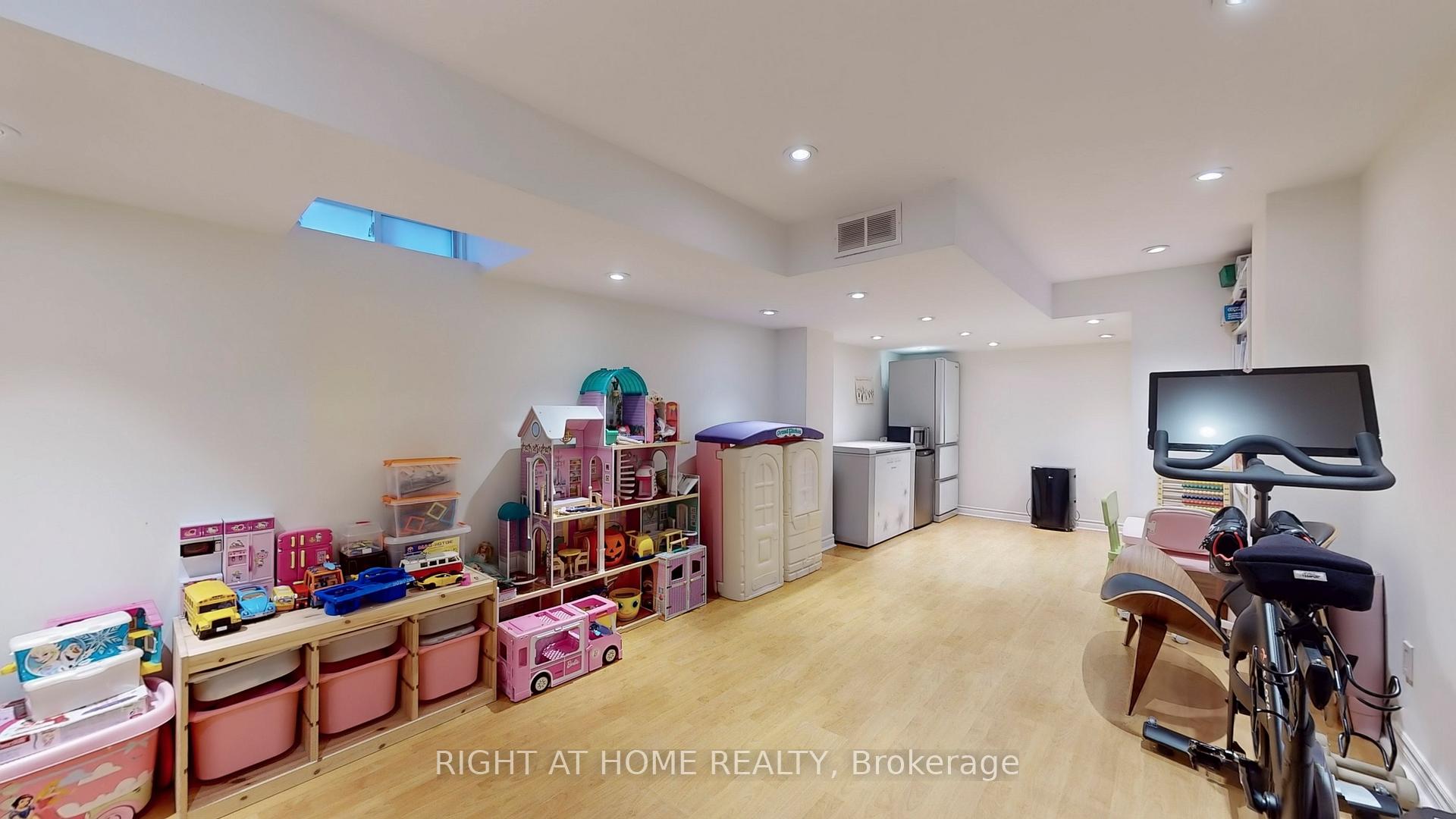 Photo 33 of 12 Signet Way, Vaughan, Vellore Village — HOMEH