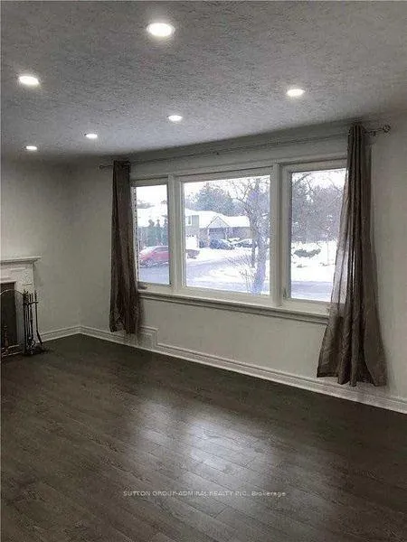 Photo 3 of 2 Sevenoaks Avenue, Etobicoke, Stonegate-Queensway — HOMEH
