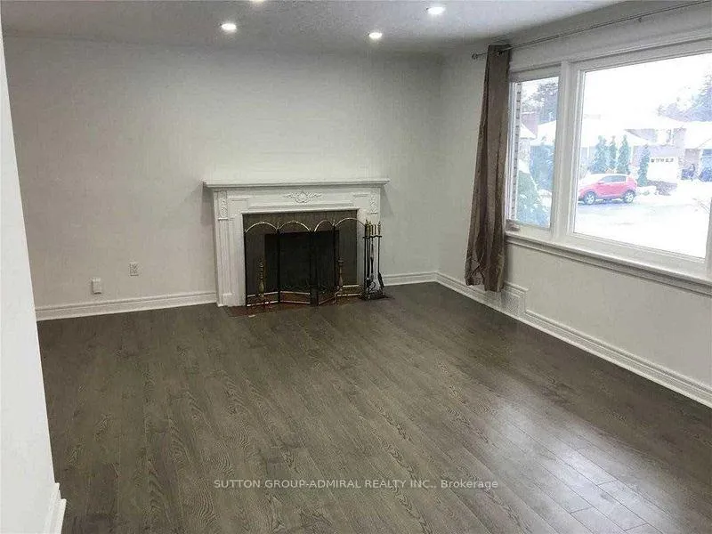 Photo 4 of 2 Sevenoaks Avenue, Etobicoke, Stonegate-Queensway — HOMEH