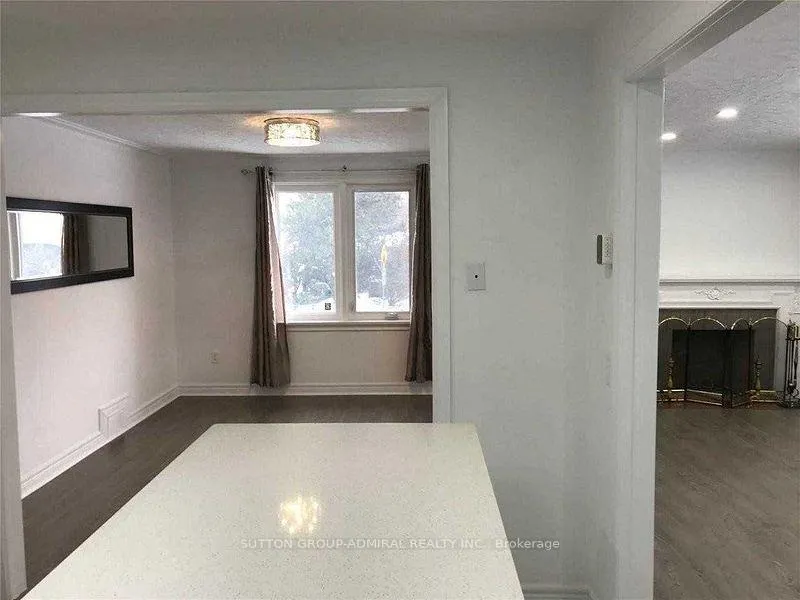 Photo 9 of 2 Sevenoaks Avenue, Etobicoke, Stonegate-Queensway — HOMEH