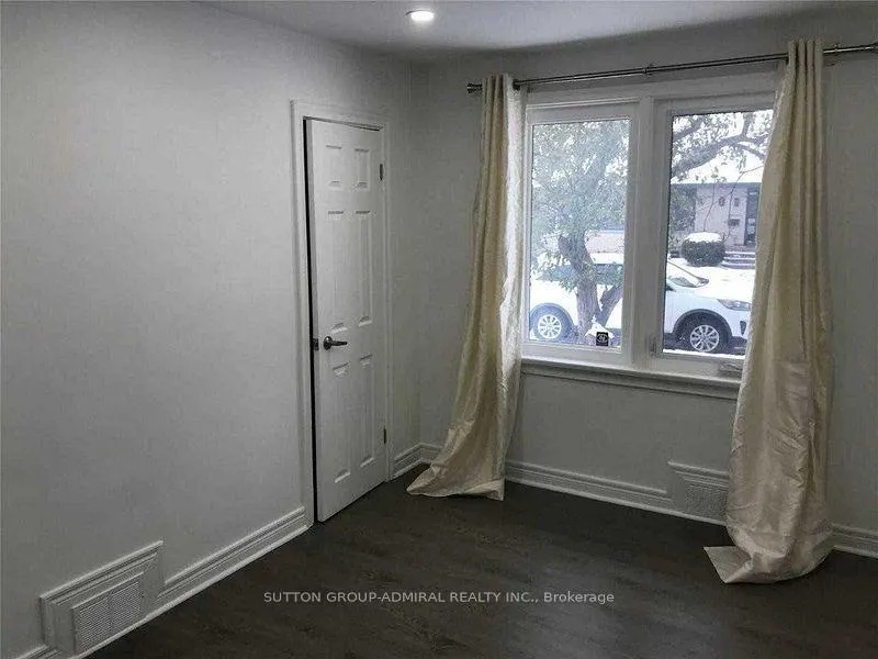 Photo 11 of 2 Sevenoaks Avenue, Etobicoke, Stonegate-Queensway — HOMEH