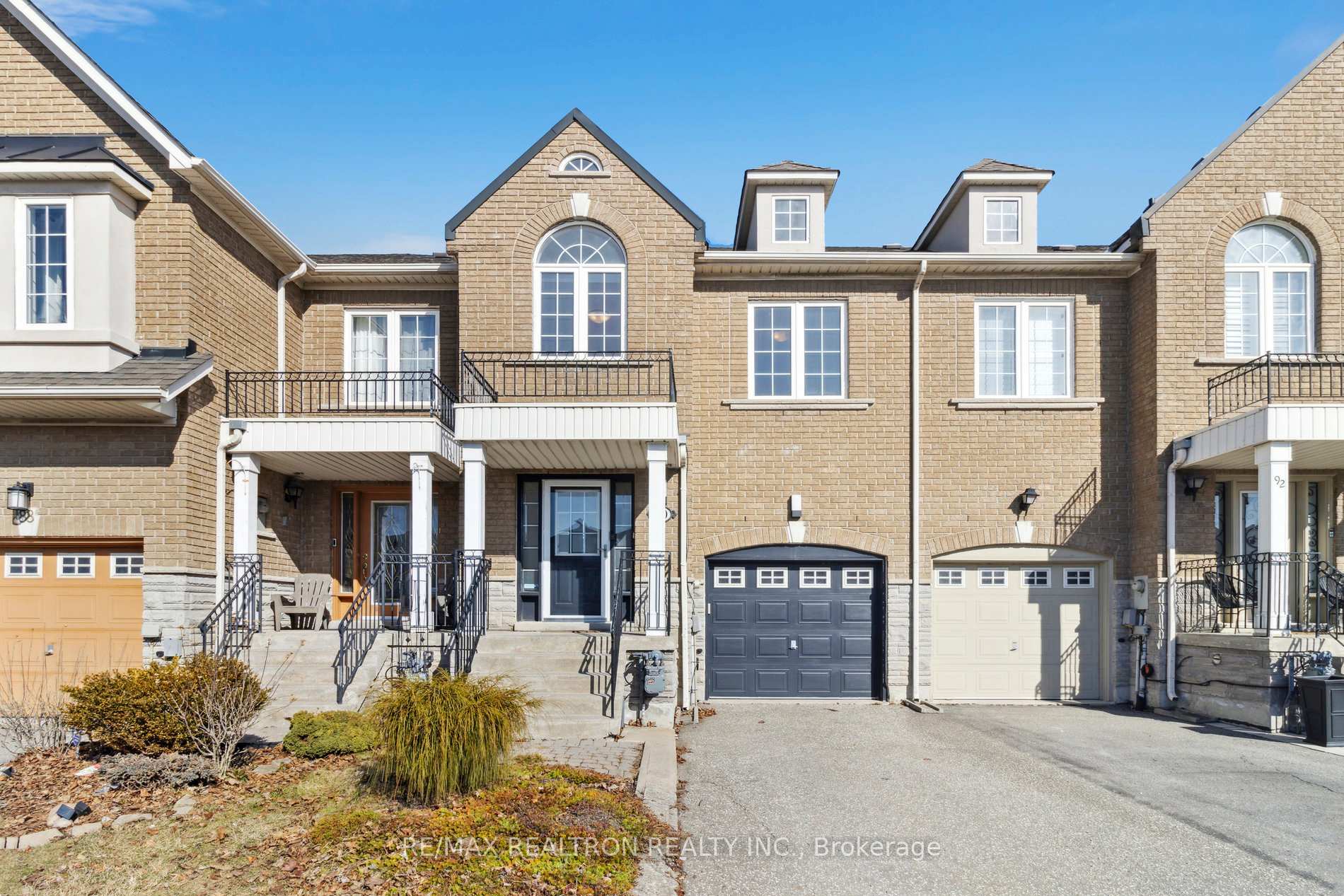 Front of 90 Maple Sugar Lane