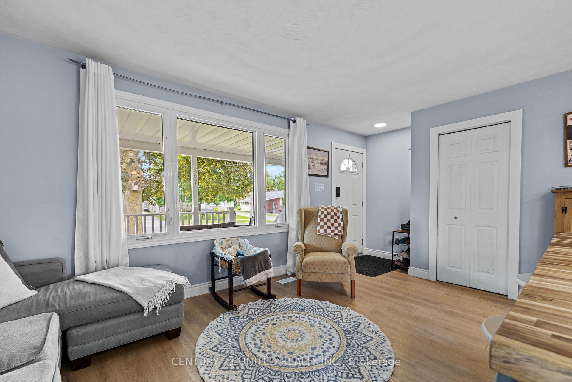 Photo 10 of 1105 Barnardo Avenue, Peterborough, Northcrest Ward 5 — HOMEH