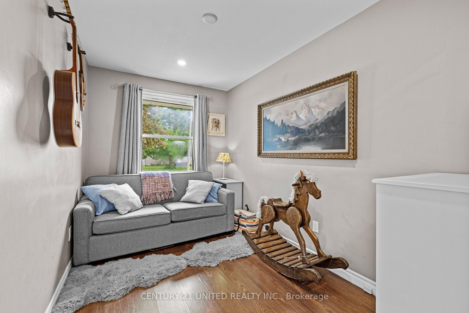 Photo 12 of 1105 Barnardo Avenue, Peterborough, Northcrest Ward 5 — HOMEH