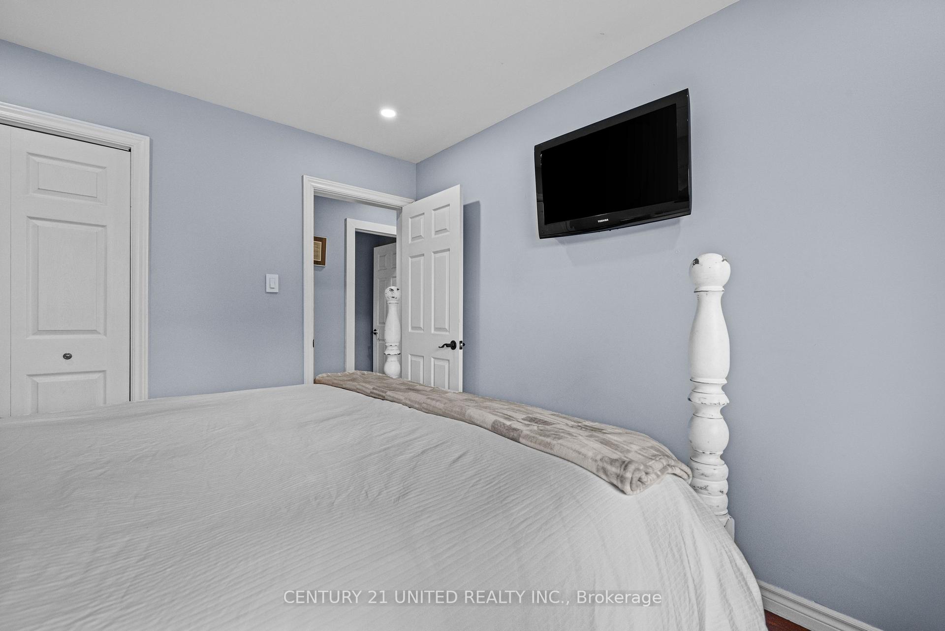 Photo 18 of 1105 Barnardo Avenue, Peterborough, Northcrest Ward 5 — HOMEH