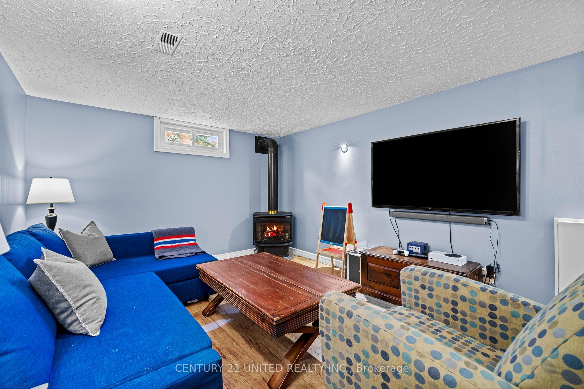 Photo 19 of 1105 Barnardo Avenue, Peterborough, Northcrest Ward 5 — HOMEH