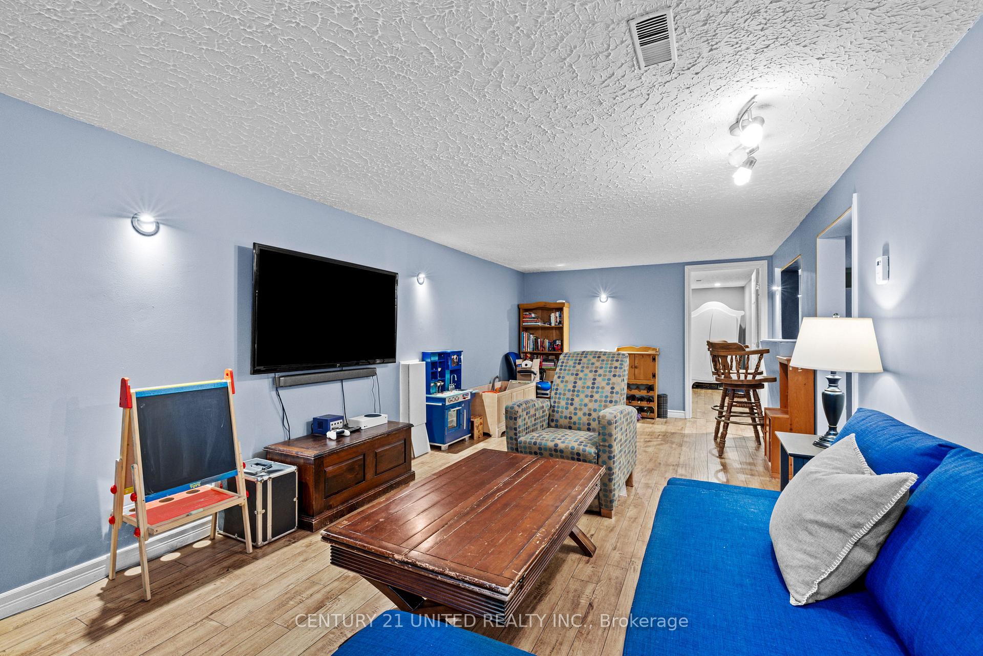 Photo 23 of 1105 Barnardo Avenue, Peterborough, Northcrest Ward 5 — HOMEH