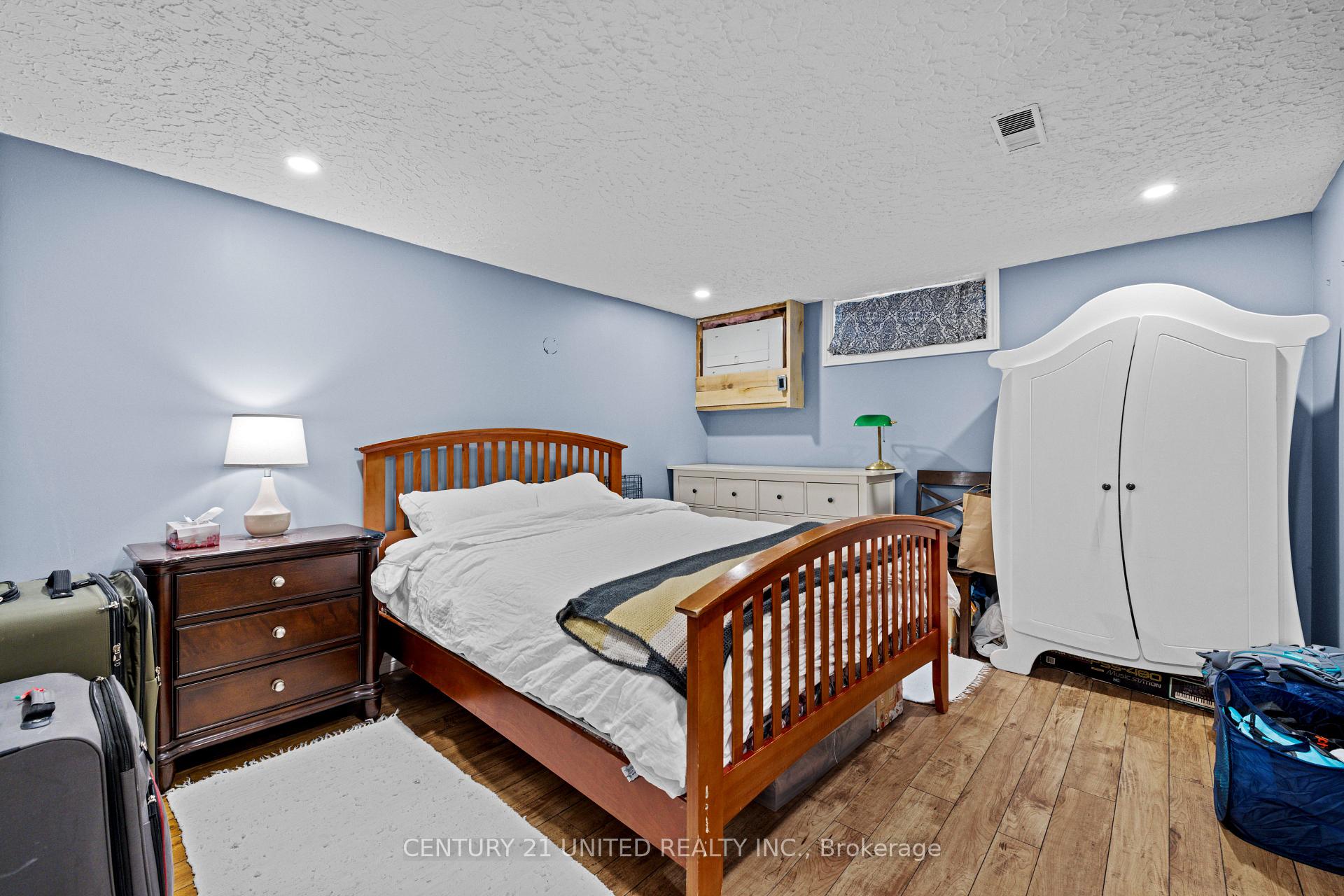 Photo 24 of 1105 Barnardo Avenue, Peterborough, Northcrest Ward 5 — HOMEH