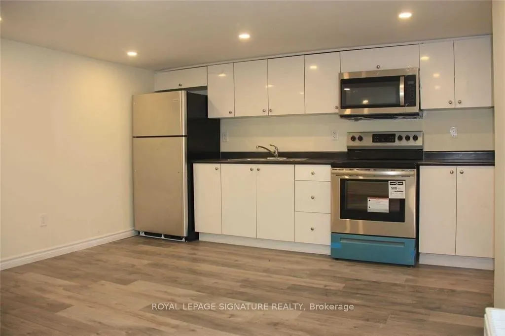 Photo 2 of Unit 4, 496 Horner Avenue, Etobicoke, Alderwood — HOMEH