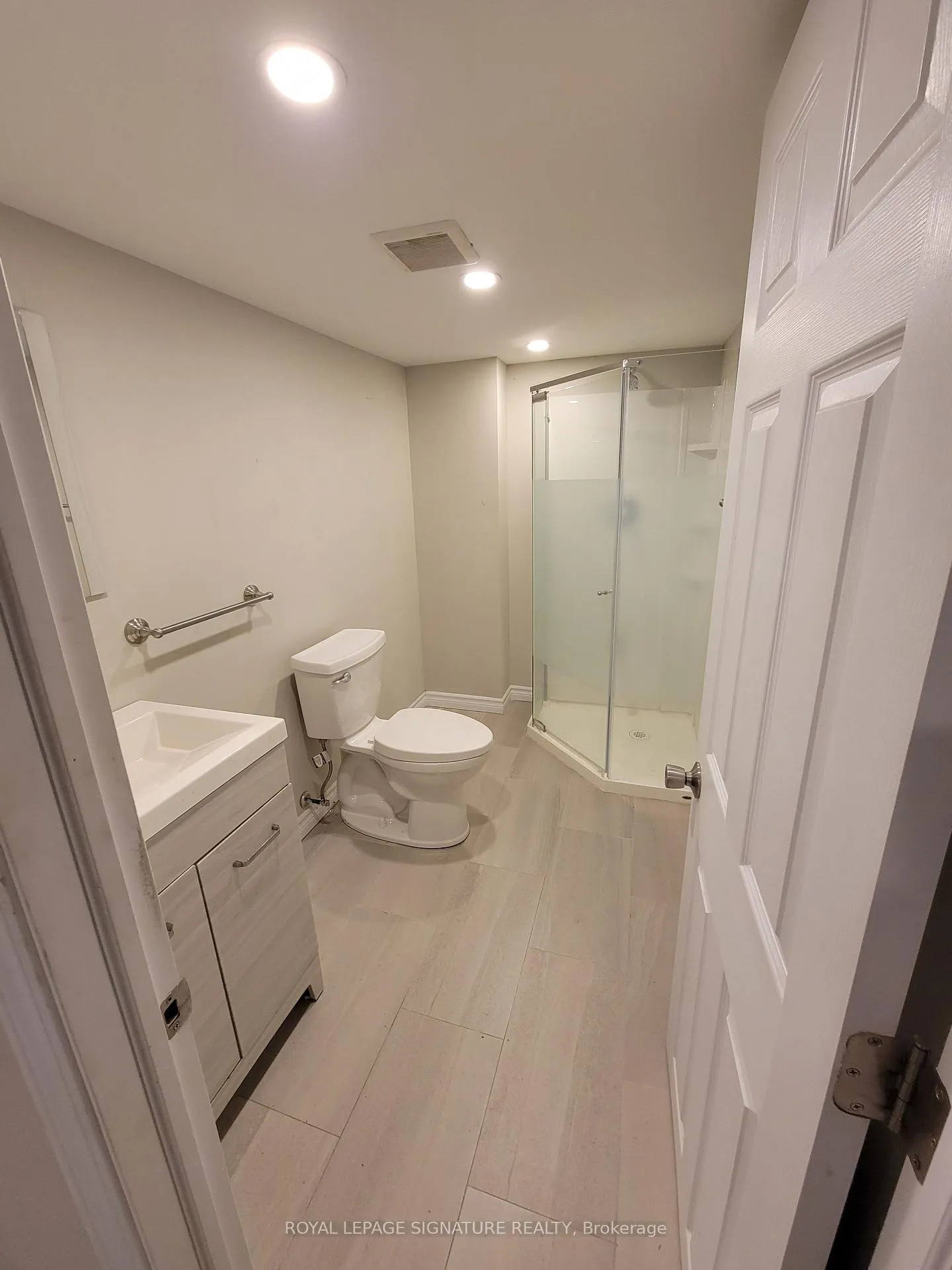 Photo 7 of Unit 4, 496 Horner Avenue, Etobicoke, Alderwood — HOMEH