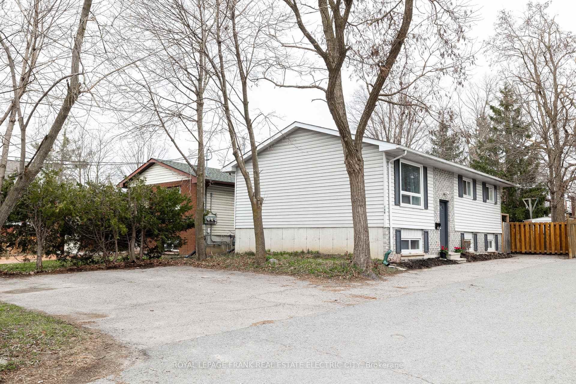 Photo 2 of 746 Chemong Road, Peterborough, Northcrest Ward 5 — HOMEH