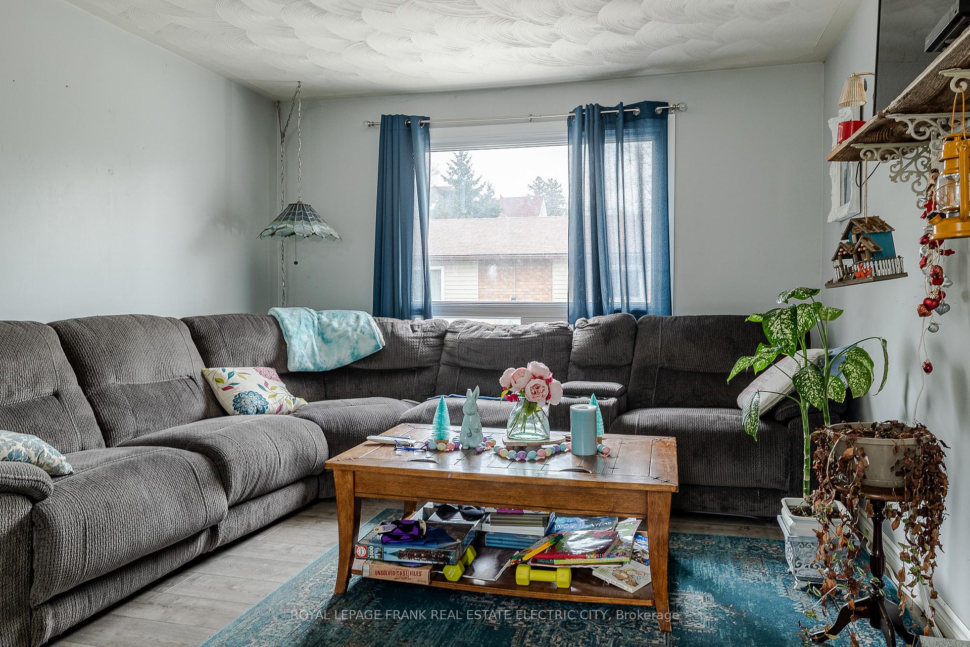 Photo 7 of 746 Chemong Road, Peterborough, Northcrest Ward 5 — HOMEH