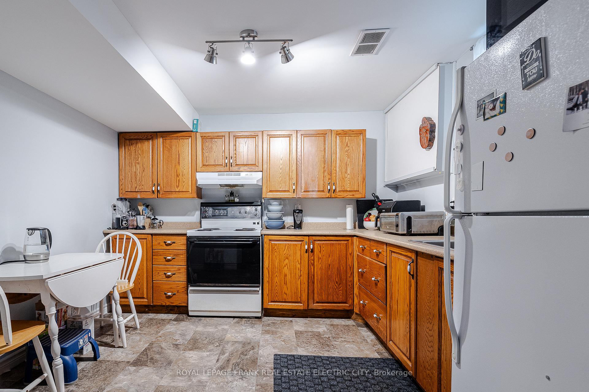 Photo 13 of 746 Chemong Road, Peterborough, Northcrest Ward 5 — HOMEH