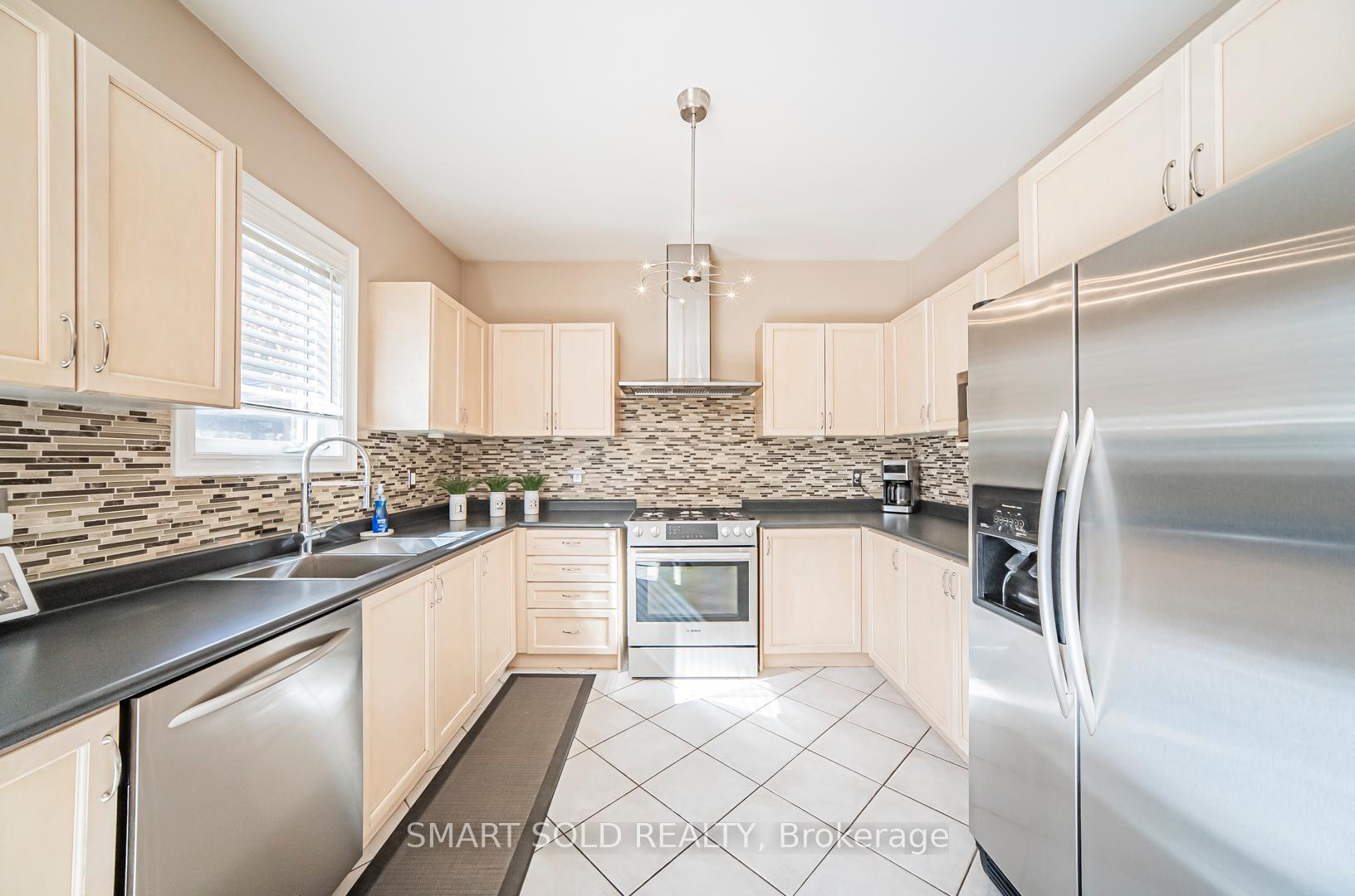 Photo 18 of 60 Chagall Drive, Vaughan, Patterson — HOMEH