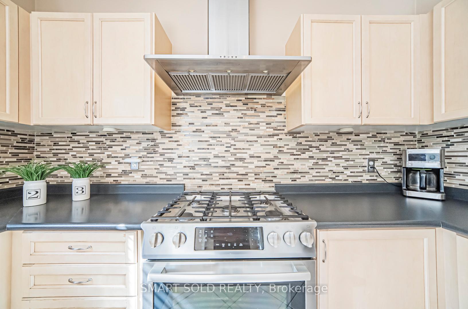 Photo 19 of 60 Chagall Drive, Vaughan, Patterson — HOMEH