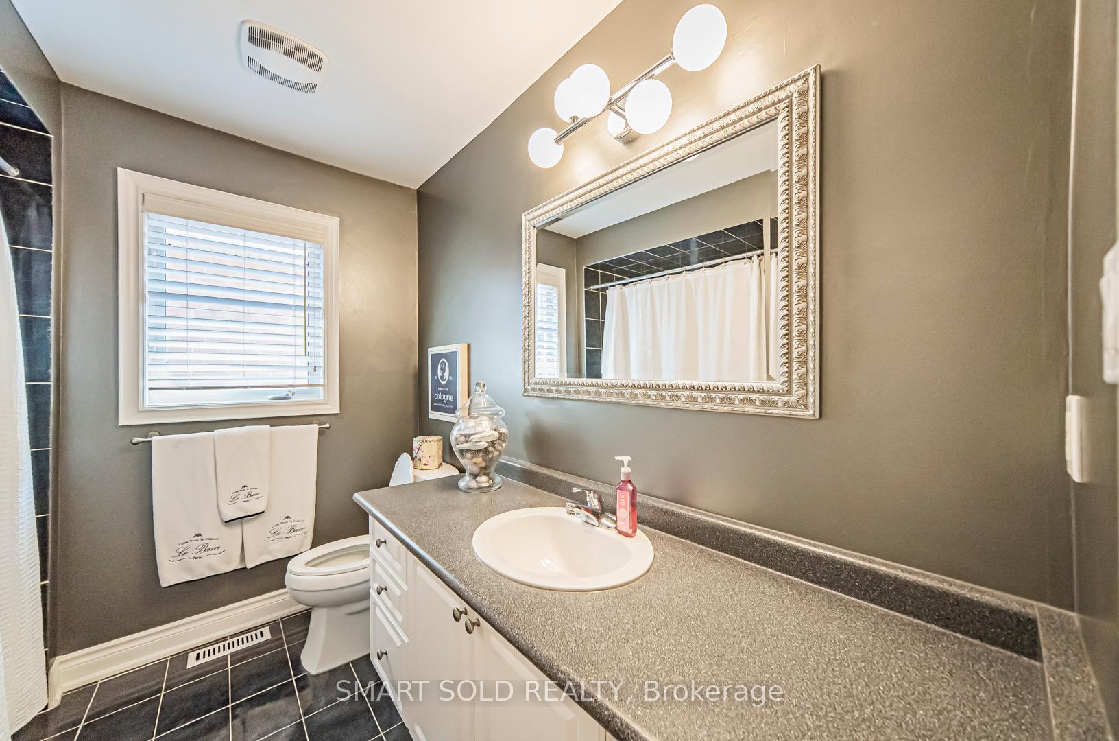 Photo 54 of 60 Chagall Drive, Vaughan, Patterson — HOMEH
