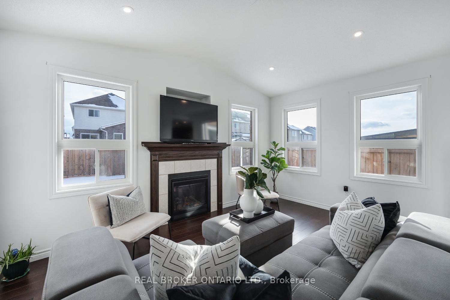 Photo 14 of 1485 Dunedin Crescent, Oshawa, Taunton — HOMEH