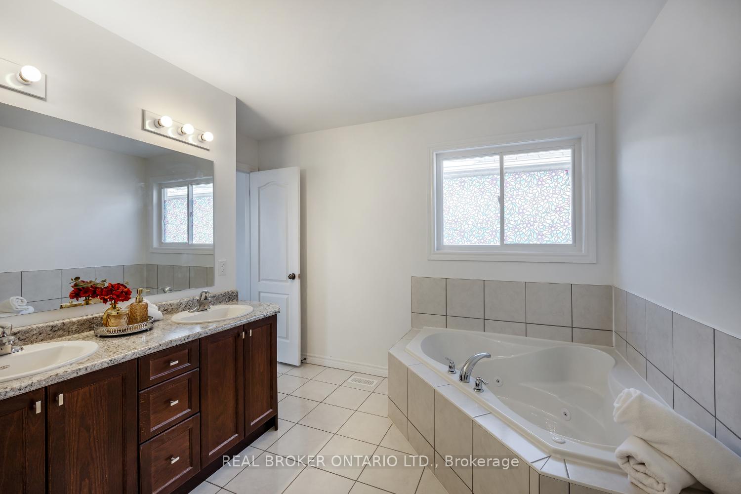 Photo 23 of 1485 Dunedin Crescent, Oshawa, Taunton — HOMEH