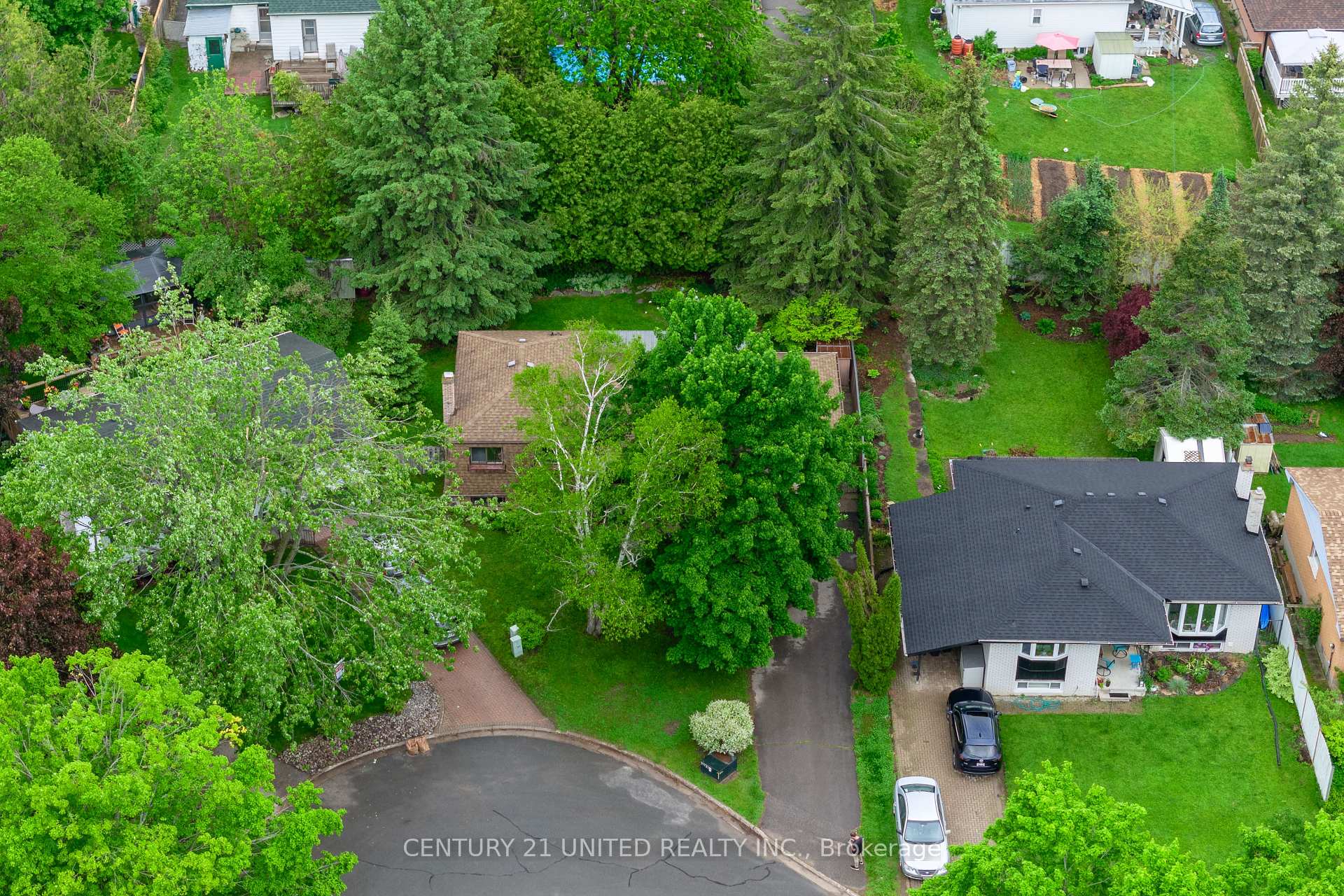 Photo 2 of 38 Parkview Drive, Peterborough, Northcrest Ward 5 — HOMEH