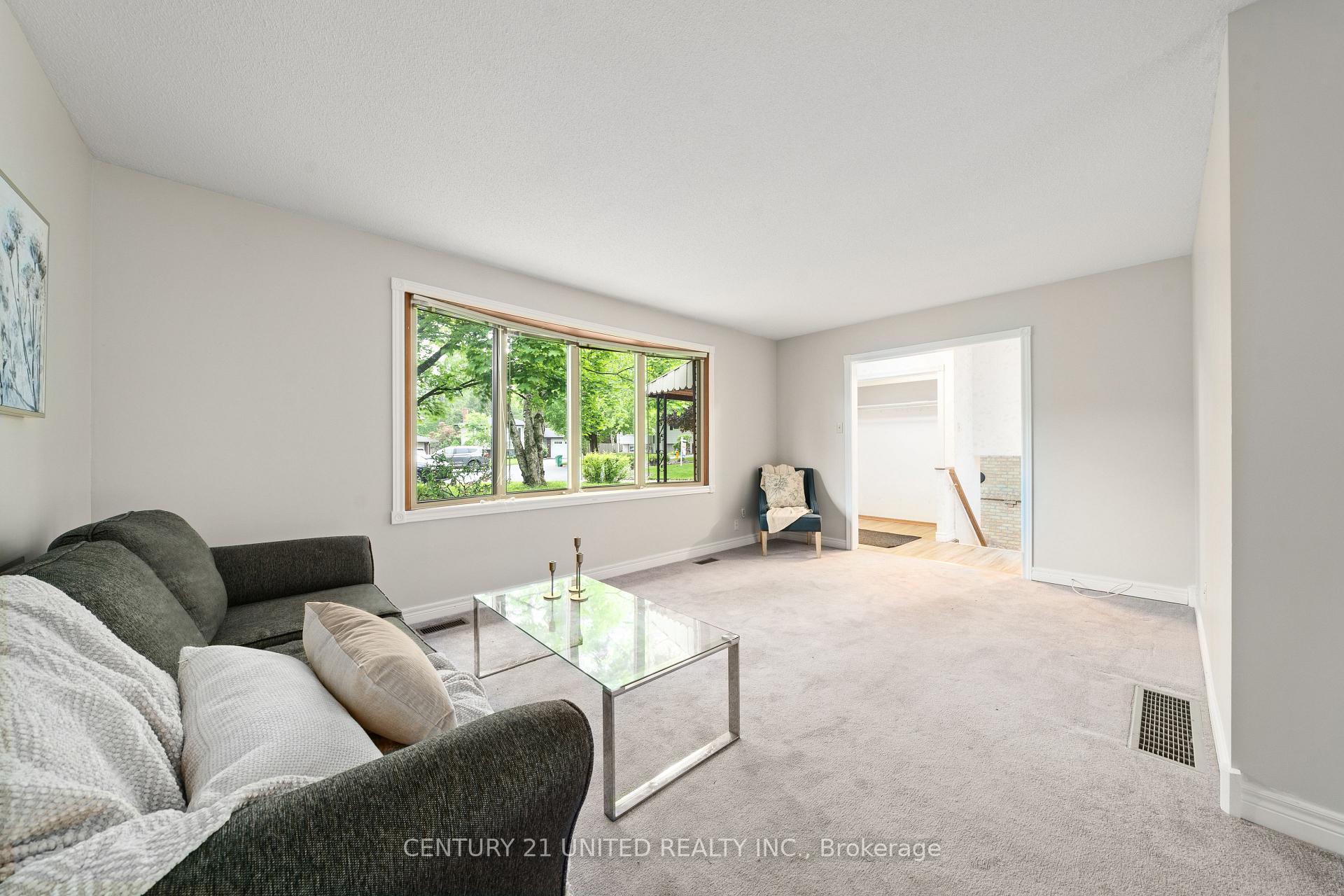 Photo 9 of 38 Parkview Drive, Peterborough, Northcrest Ward 5 — HOMEH