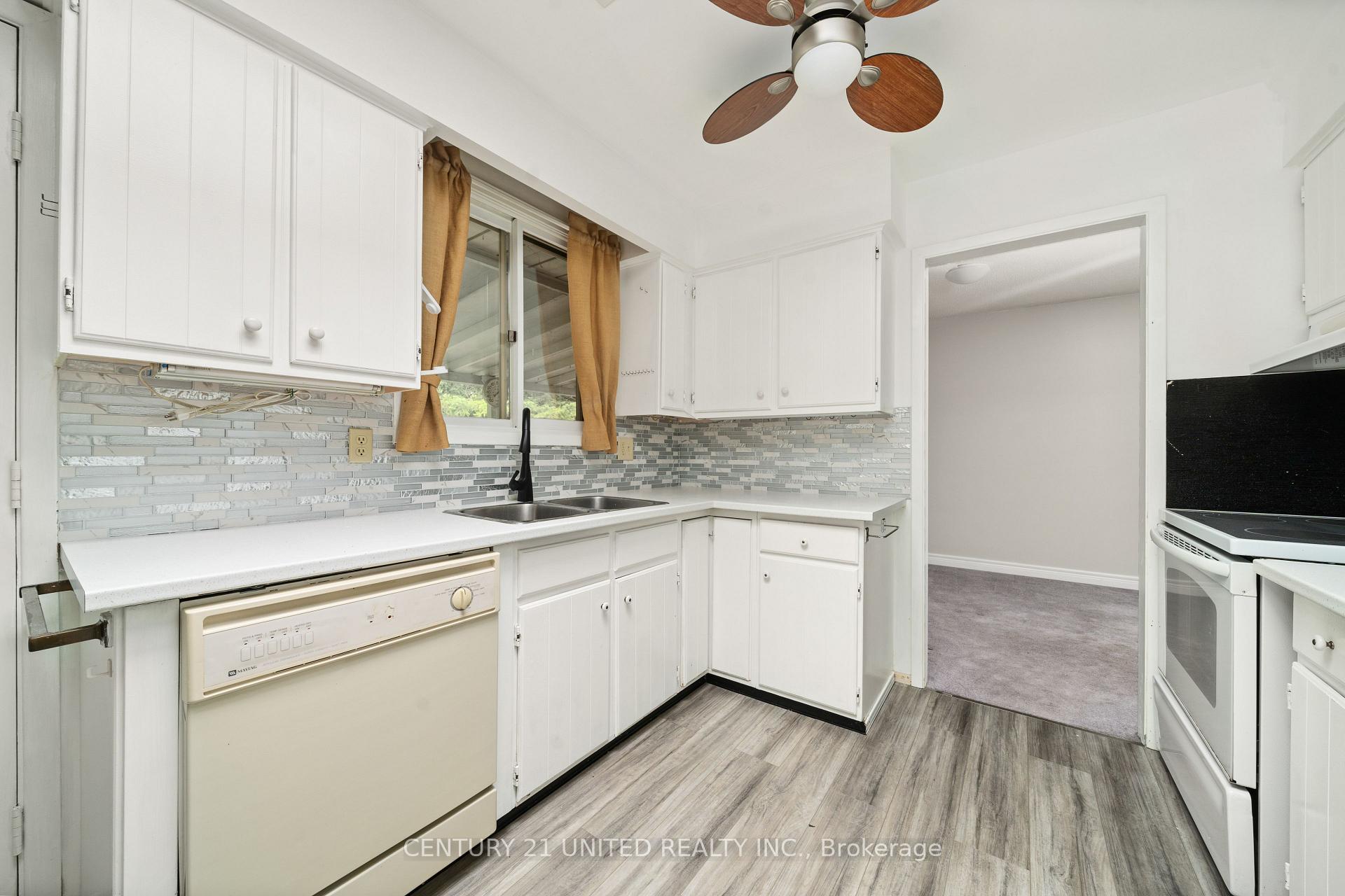 Photo 16 of 38 Parkview Drive, Peterborough, Northcrest Ward 5 — HOMEH