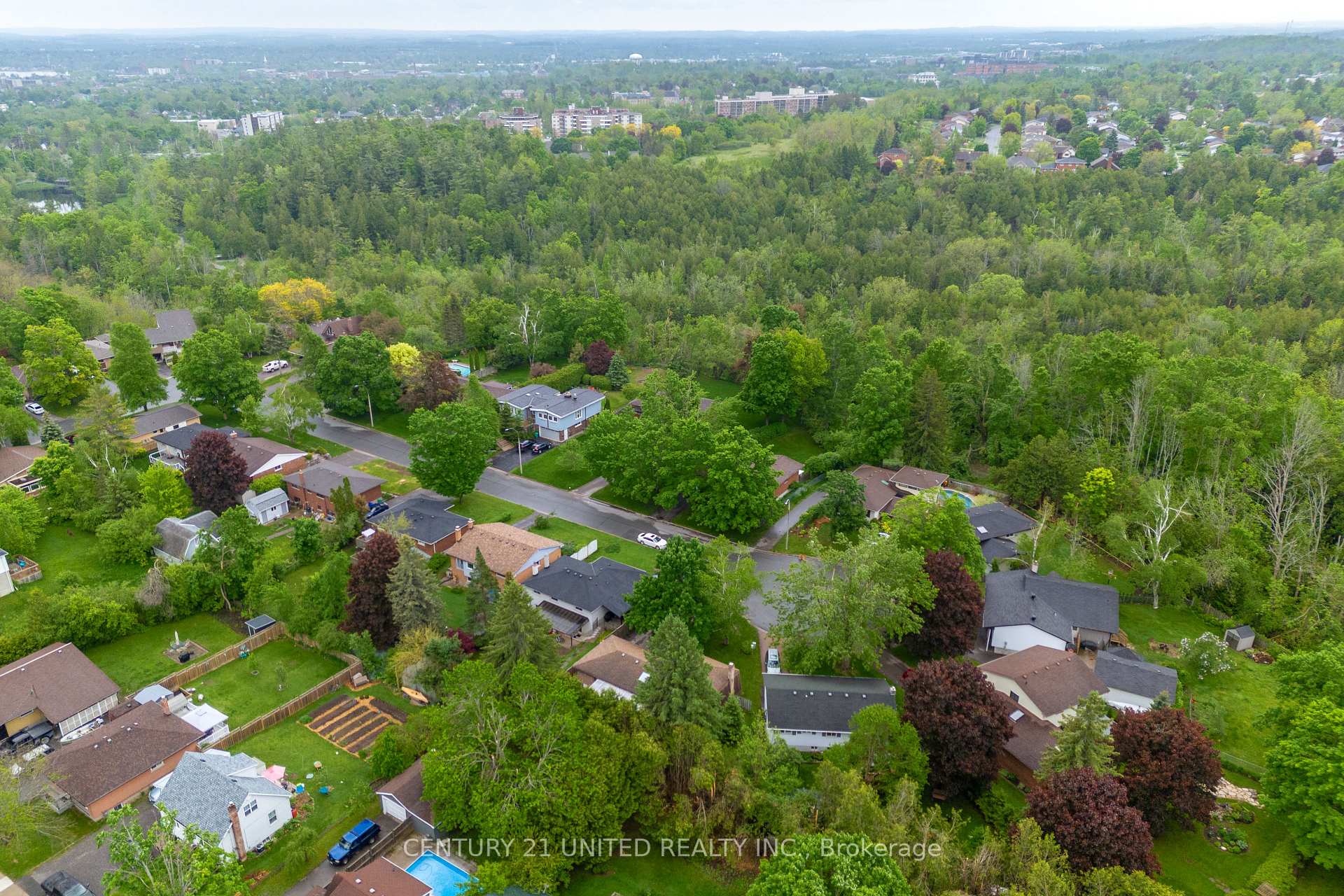 Photo 43 of 38 Parkview Drive, Peterborough, Northcrest Ward 5 — HOMEH