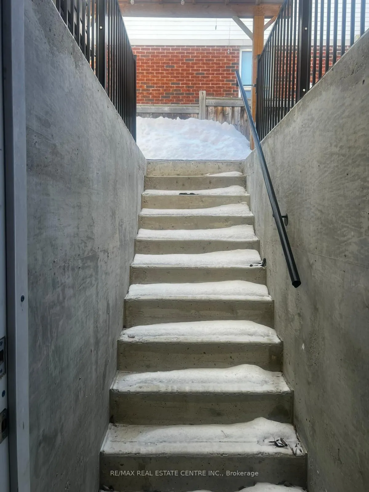 Photo 4 of 1870 Esterbrook Drive, Oshawa, Taunton — HOMEH
