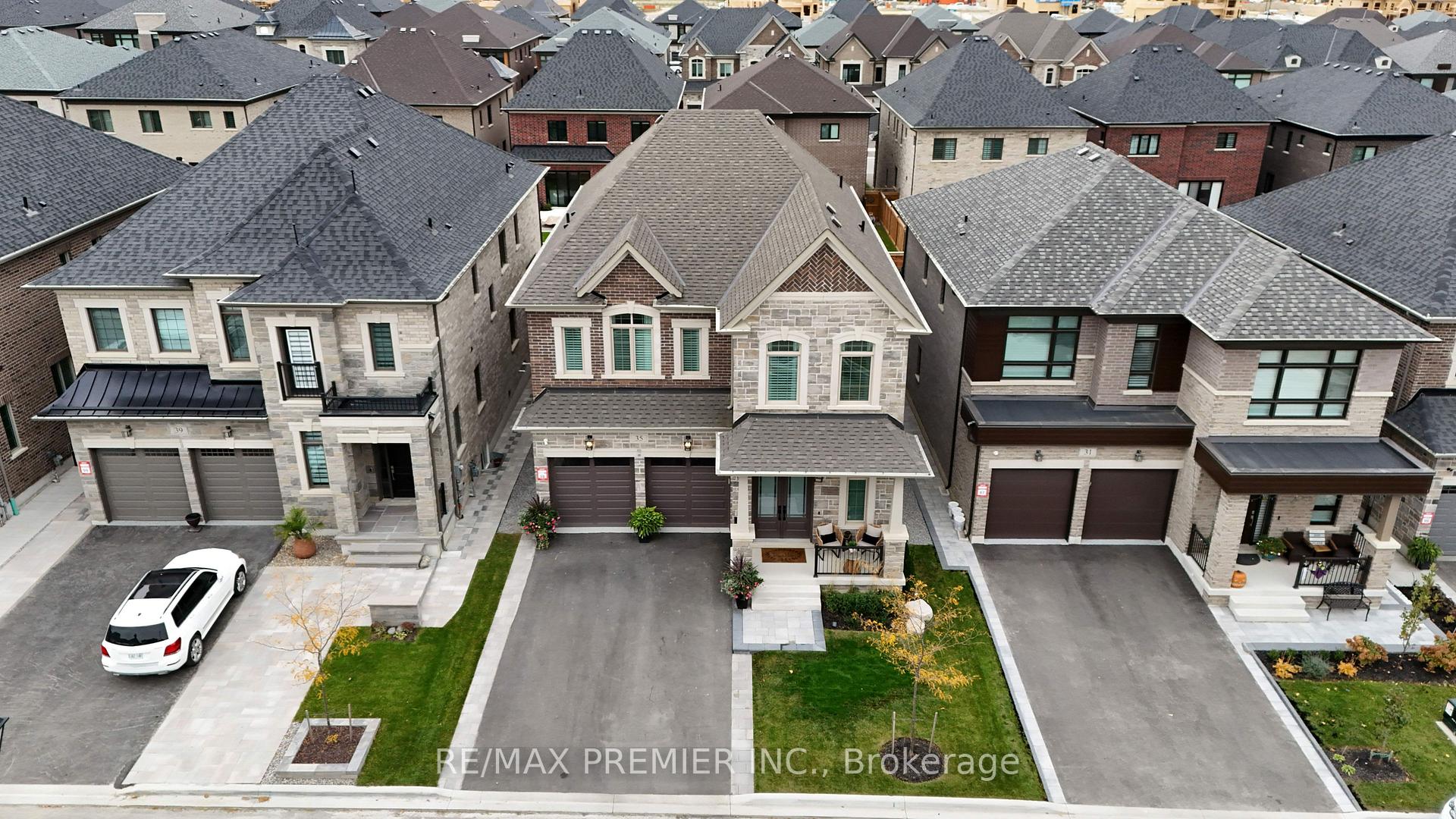Photo 2 of 35 Wainfleet Crescent, Vaughan, Vellore Village — HOMEH
