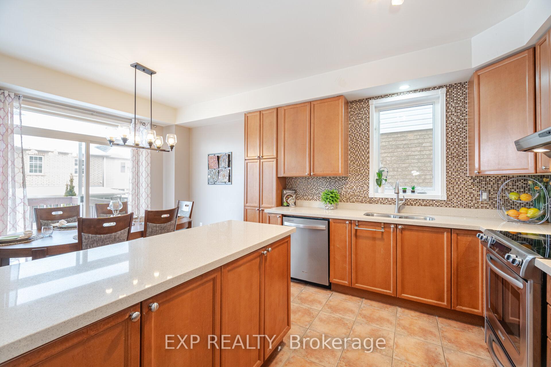 Photo 14 of 1204 Langley Circle, Oshawa, Pinecrest — HOMEH
