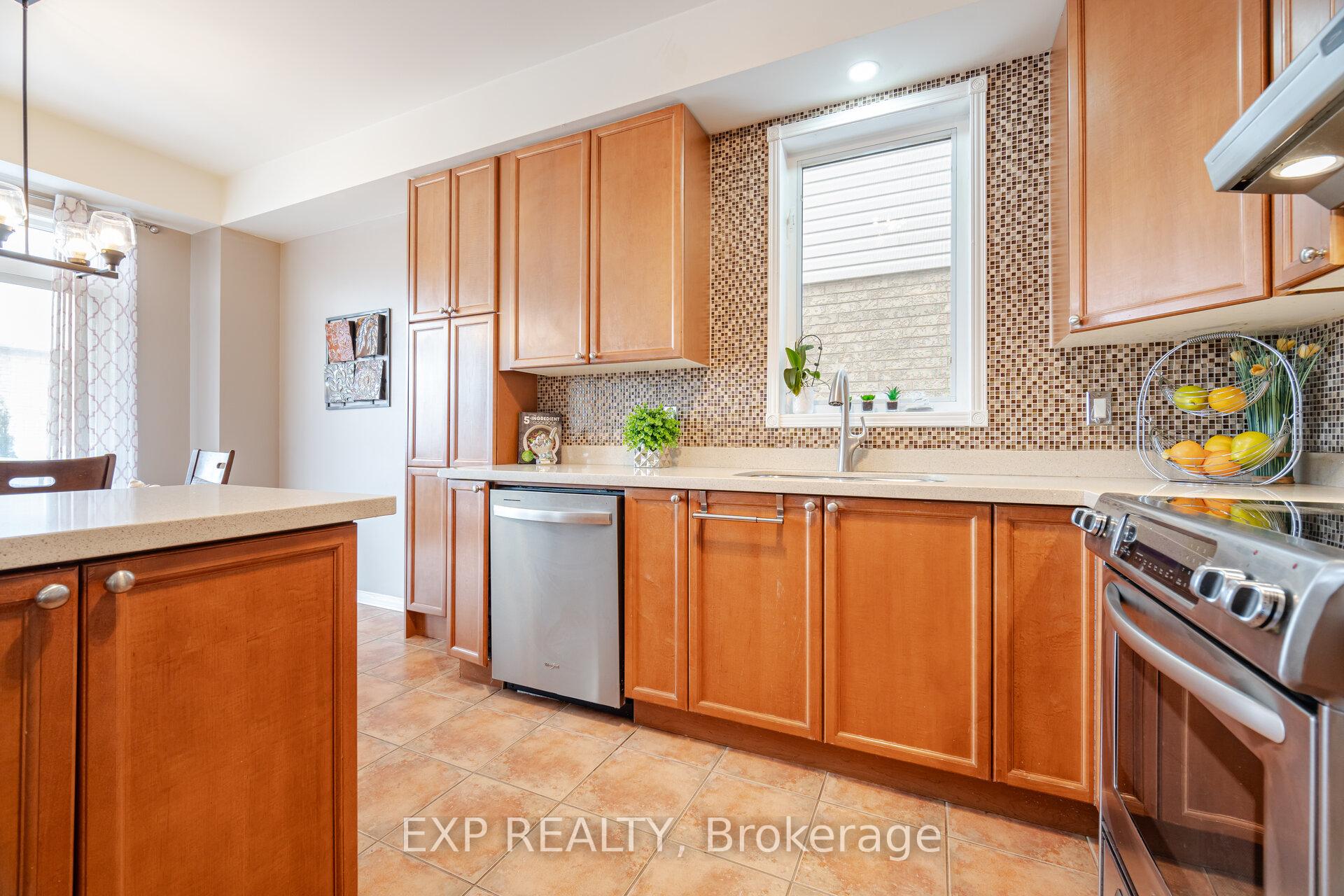 Photo 16 of 1204 Langley Circle, Oshawa, Pinecrest — HOMEH