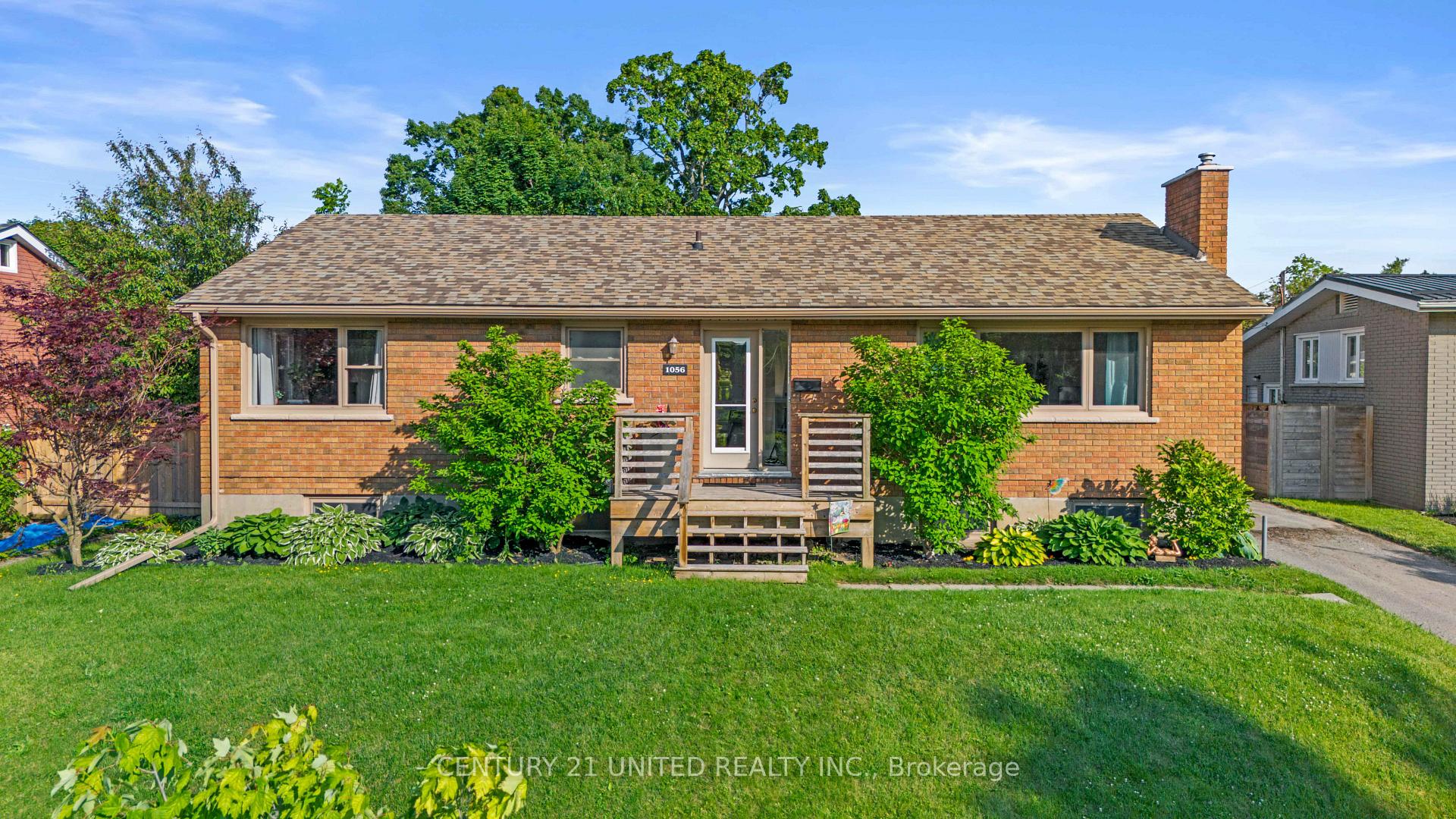 Front of 1056 Glebemount Crescent