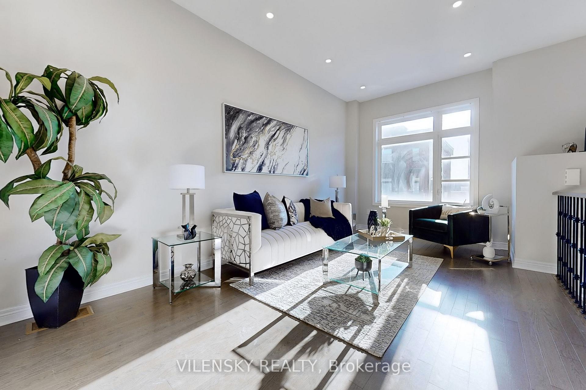 Photo 3 of 66 Laskin Drive, Vaughan, Patterson — HOMEH