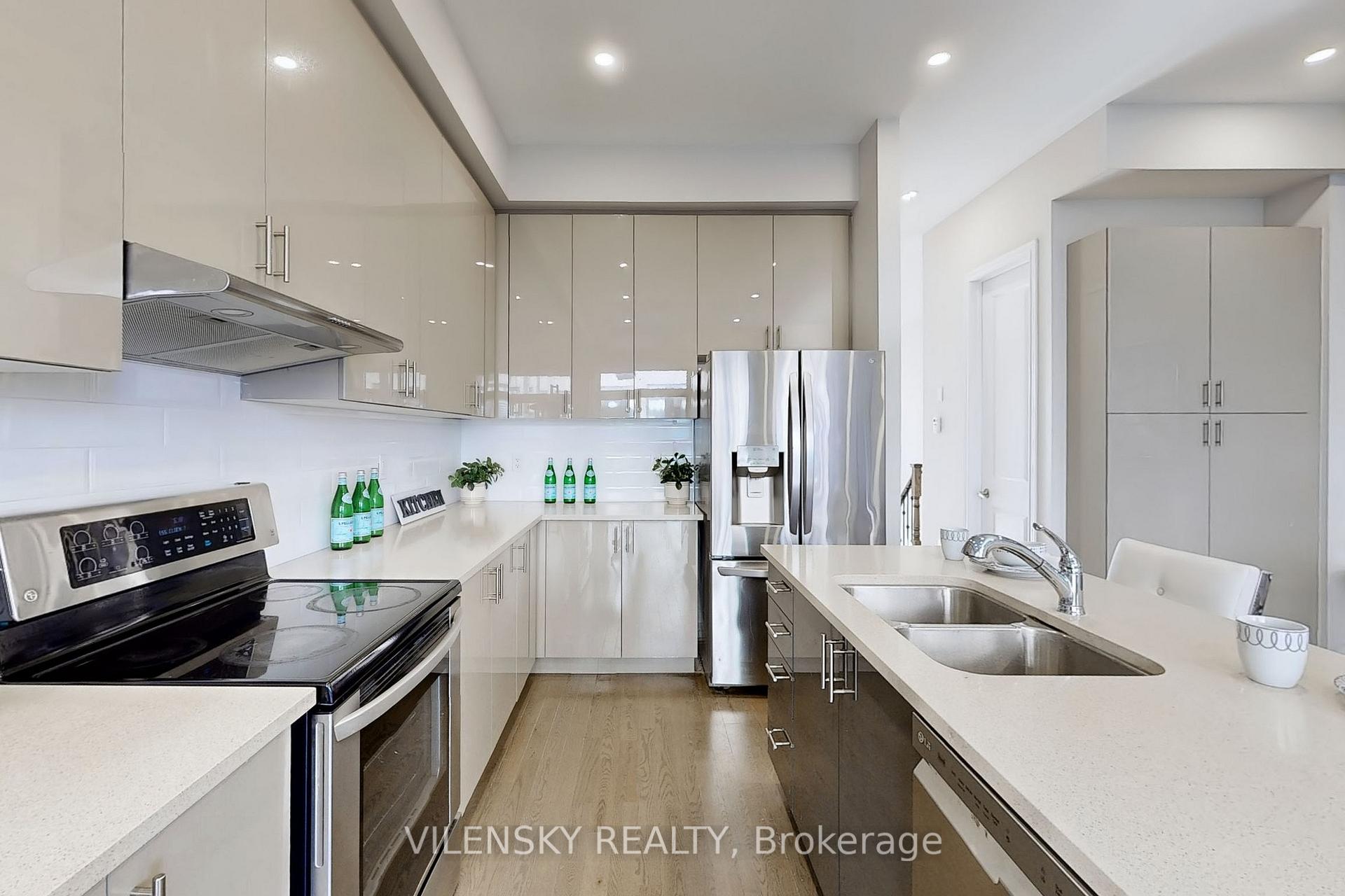 Photo 10 of 66 Laskin Drive, Vaughan, Patterson — HOMEH