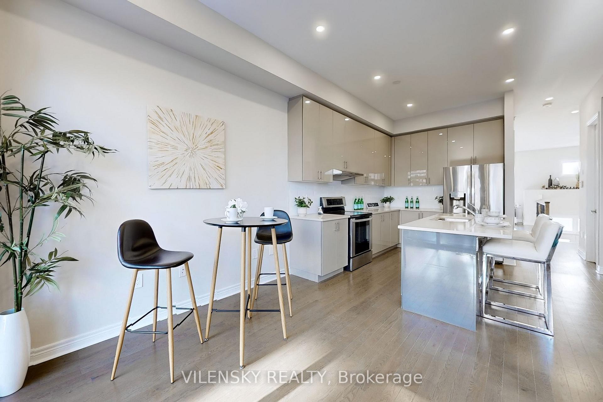 Photo 12 of 66 Laskin Drive, Vaughan, Patterson — HOMEH